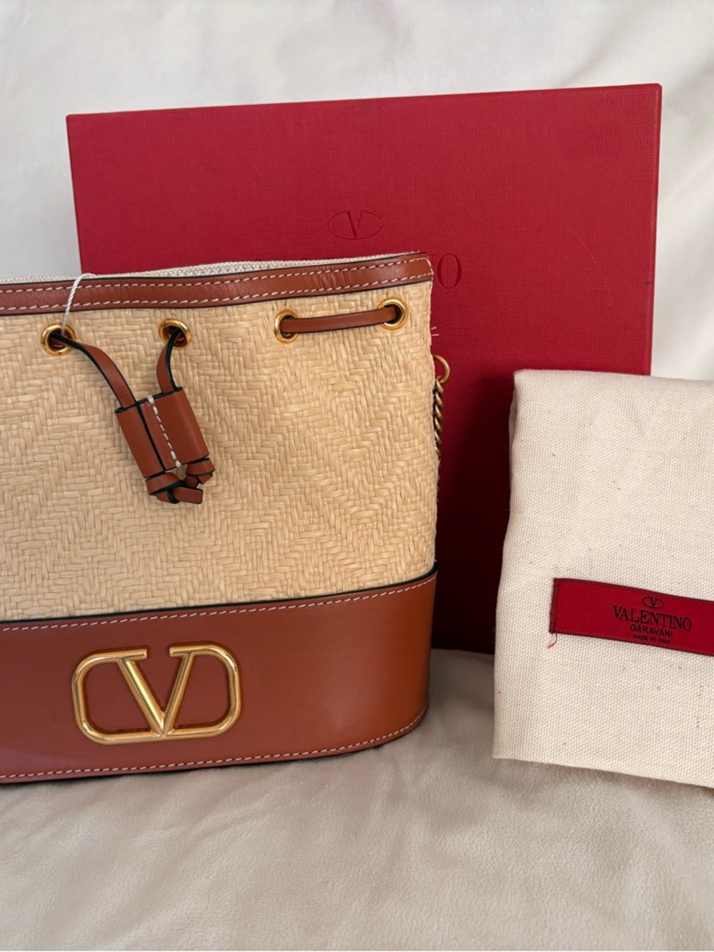 Valentino Garavani Beige Raffia & Brown Leather Bucket Crossbody with Gold Chain - Picture 7 of 8